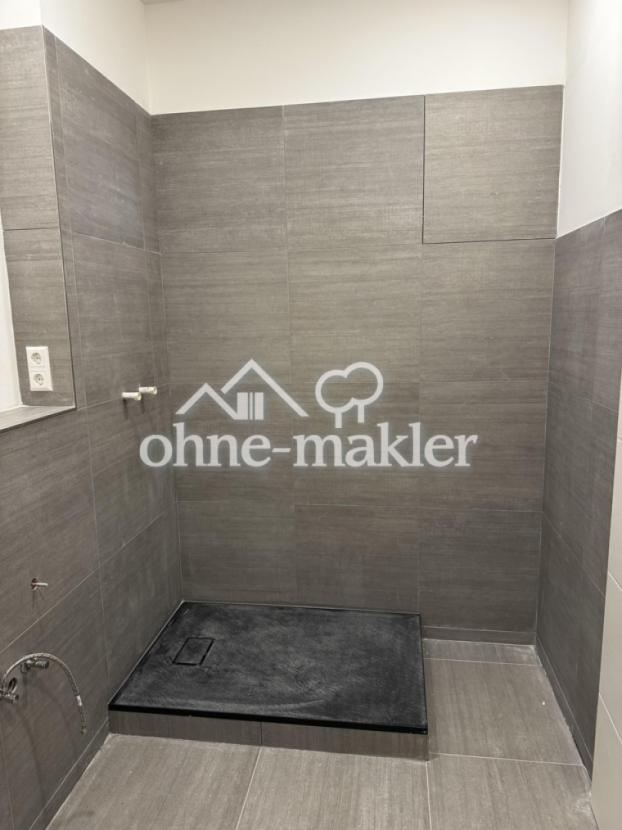Bad mit Dusche - fast fertig