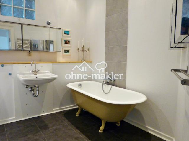 Bad mit freistehender Wanne