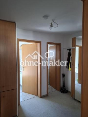 Flur, Türen zu Bad und WC