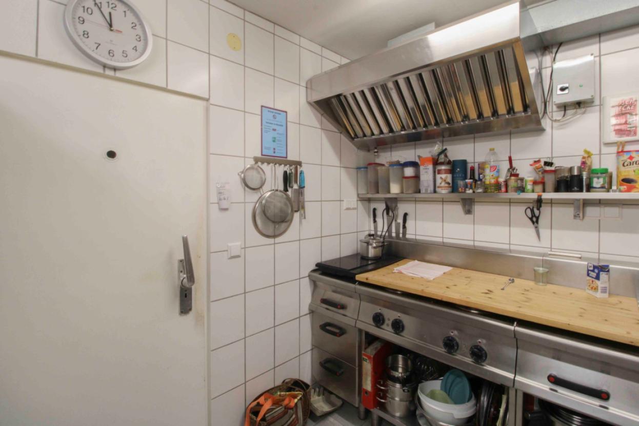 Küche mit Kühlkammer