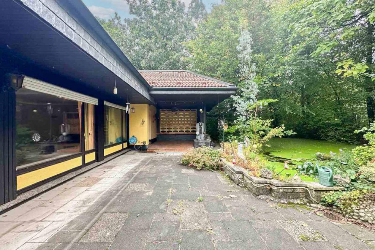 Terrasse & Pavilion mit Zugang zum Gartenhaus_
