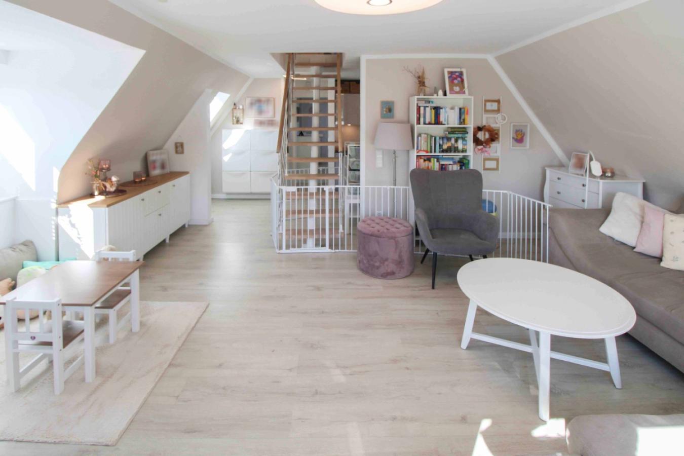 lichtdurchfluteter Wohnbereich