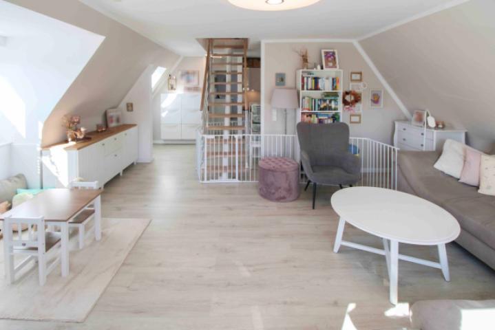 lichtdurchfluteter Wohnbereich