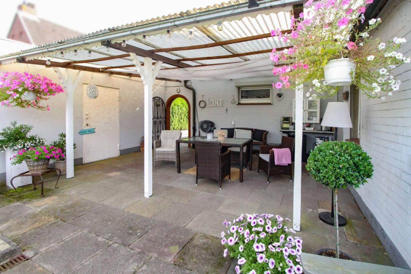 überdachte Terrasse