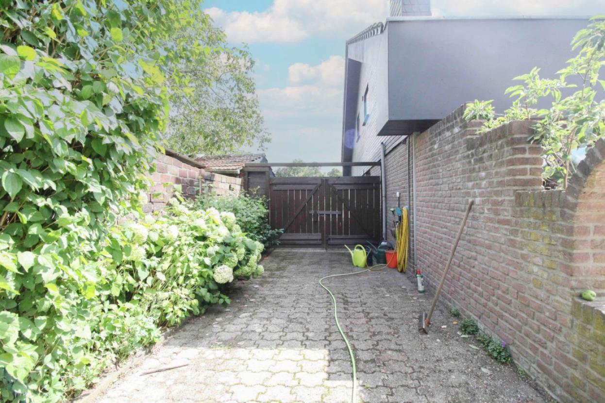 Zufahrt in den Garten