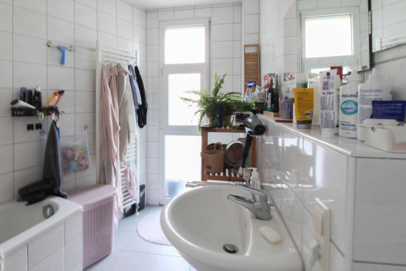 Badezimmer Wohnung EG