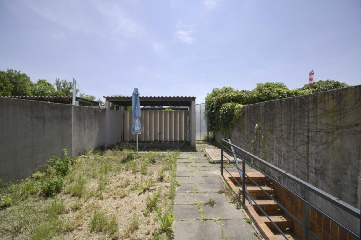 vorderer Garten Terrasse