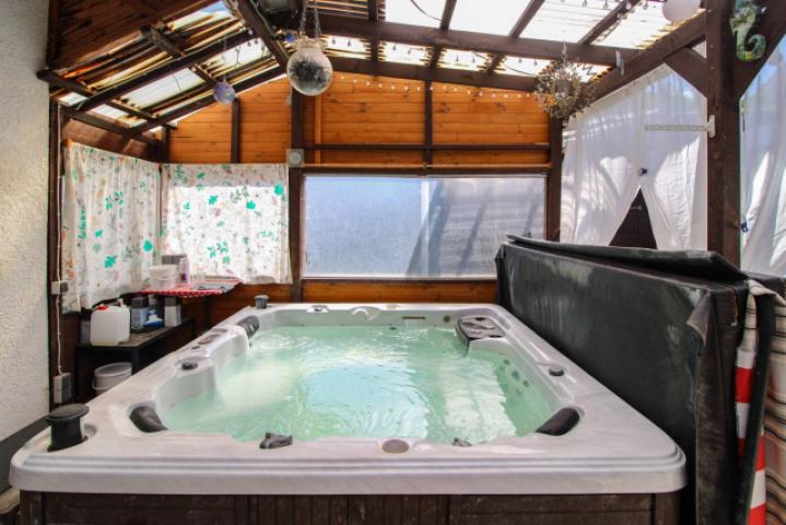 Whirlpool mit Überdachung
