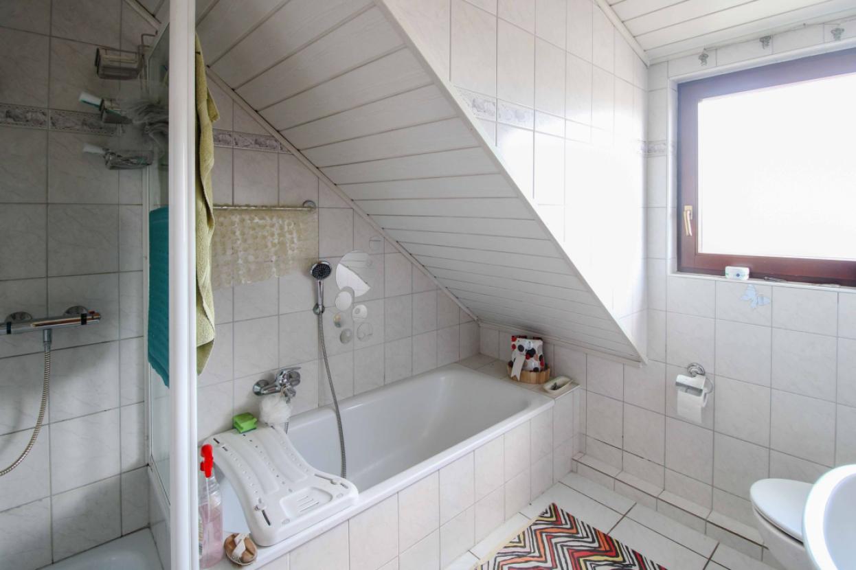 Tageslichtbadezimmer 1.OG