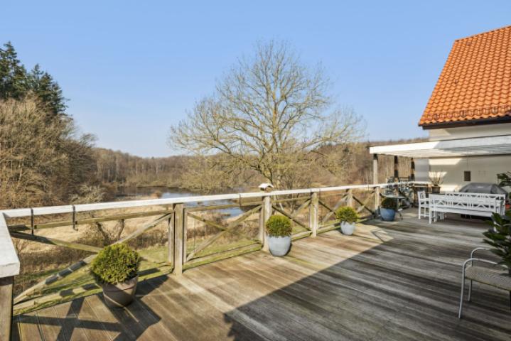 Terrasse Hauptgebäude