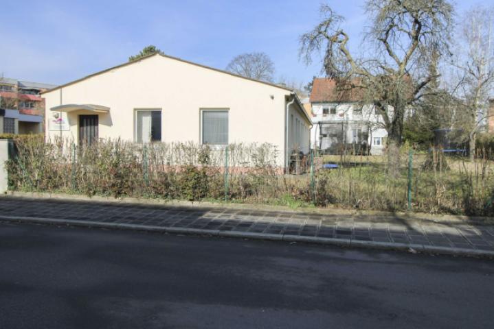 Straßenansicht Gewerbehalle