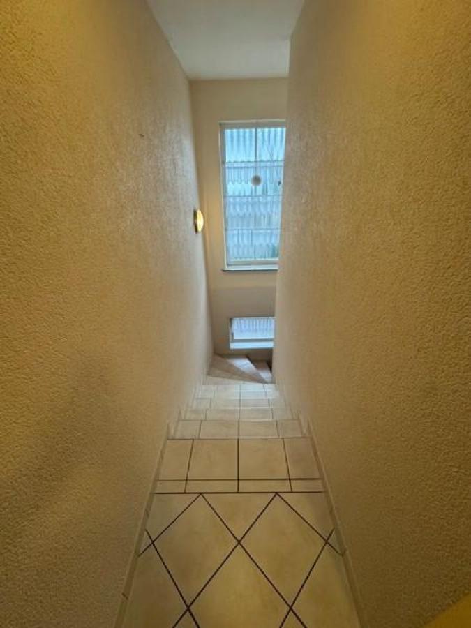 52 Kellertreppe zur ELW