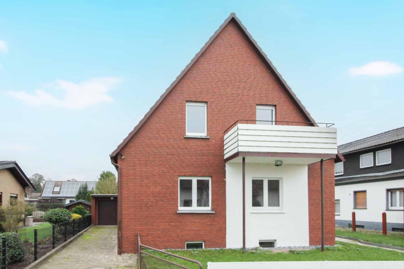 Ansicht Süd mit Garage