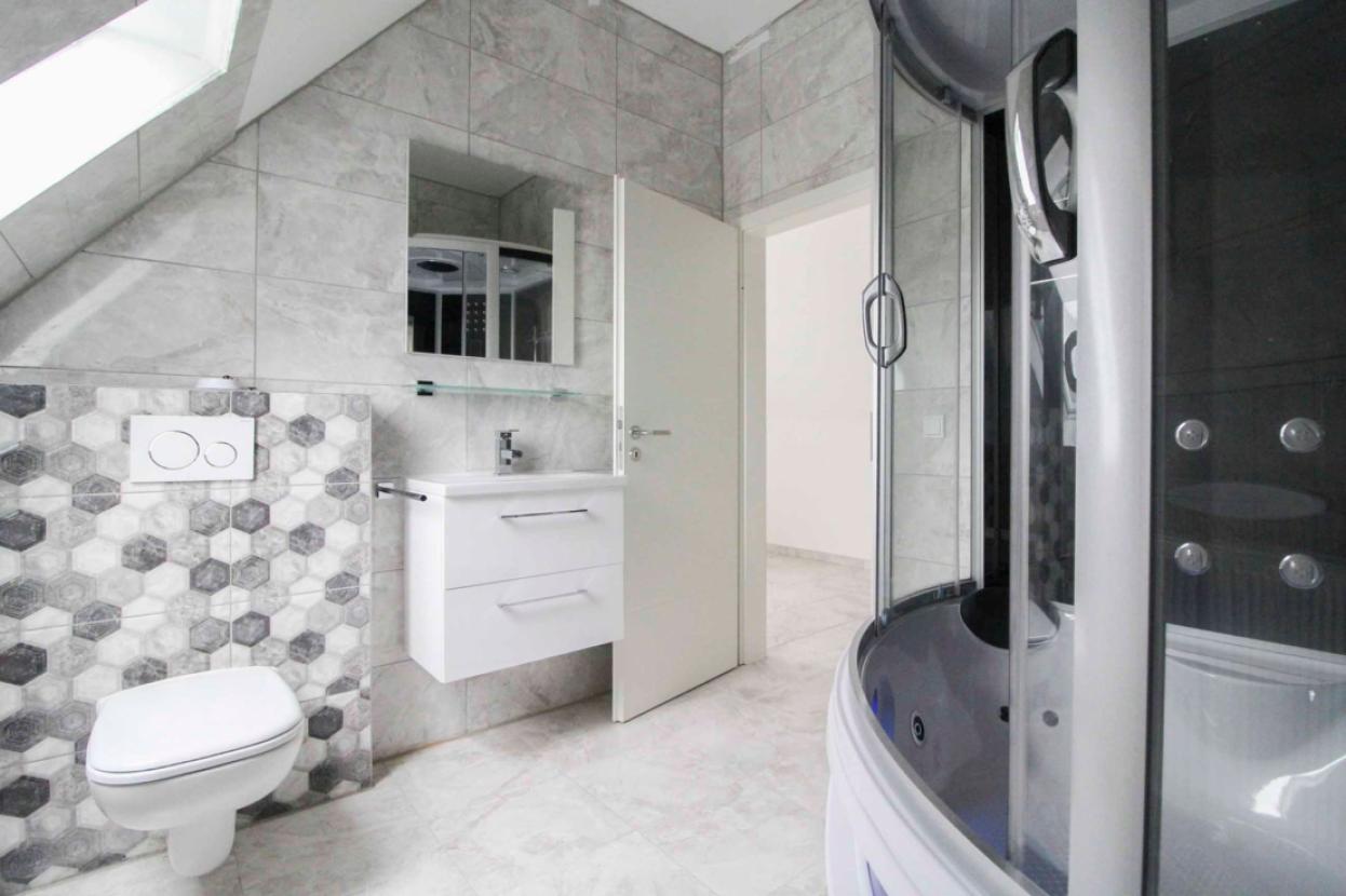 Badezimmer DG mit Wellness