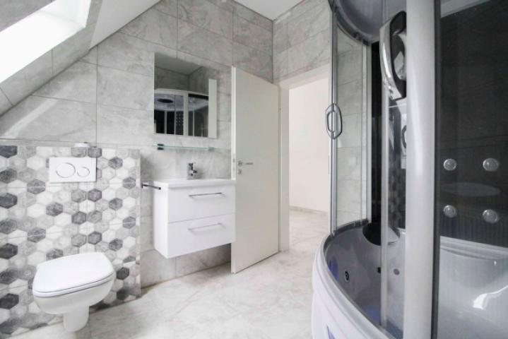 Badezimmer DG mit Wellness