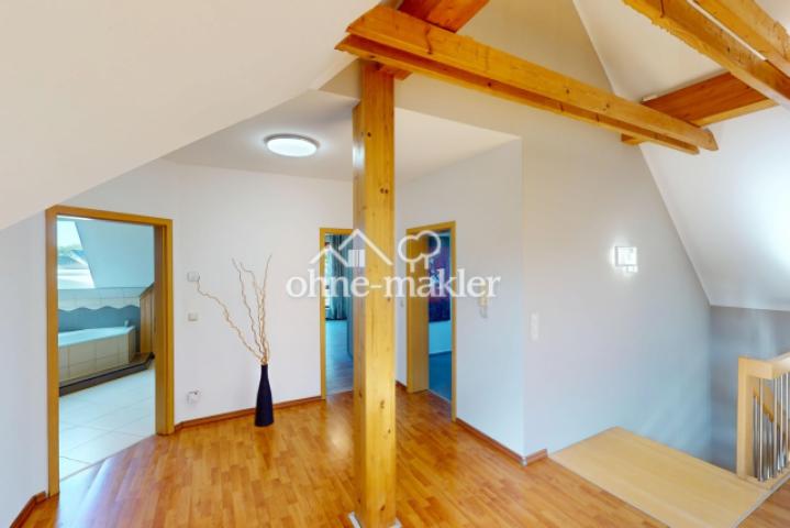 Wohnzimmer oben zu den Zimmern