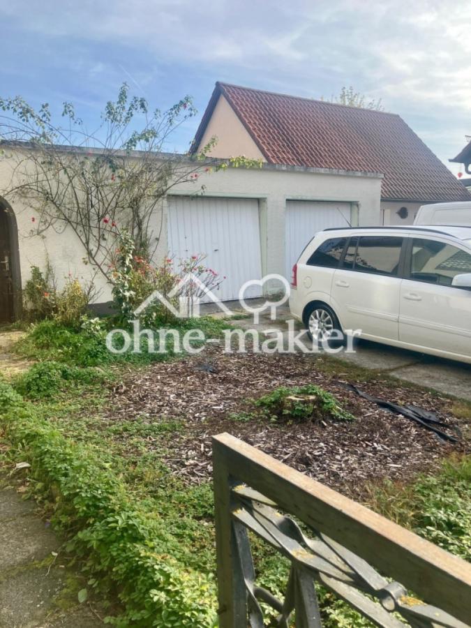 Garage mit Stellplatz 