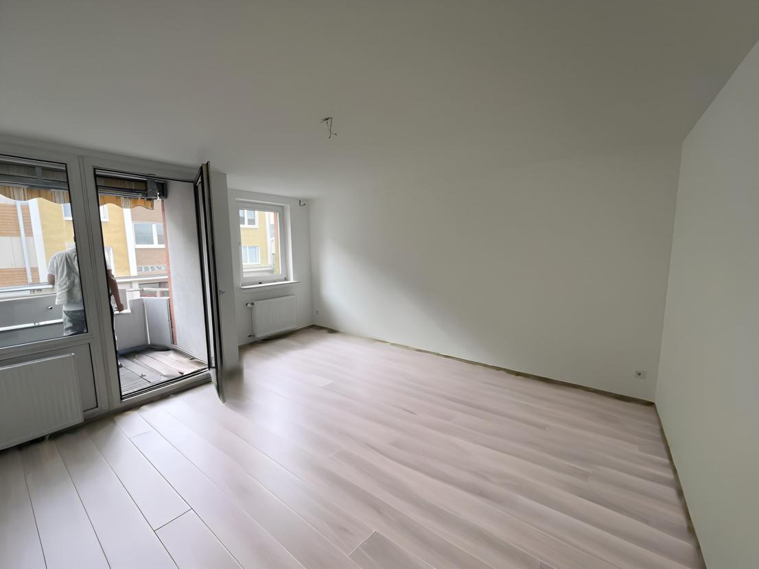 Wohnzimmer mit Balkon