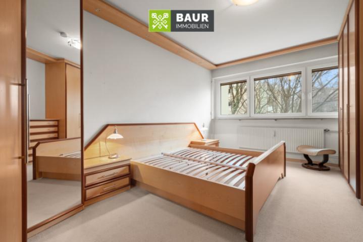 Großzügiges Schlafzimmer