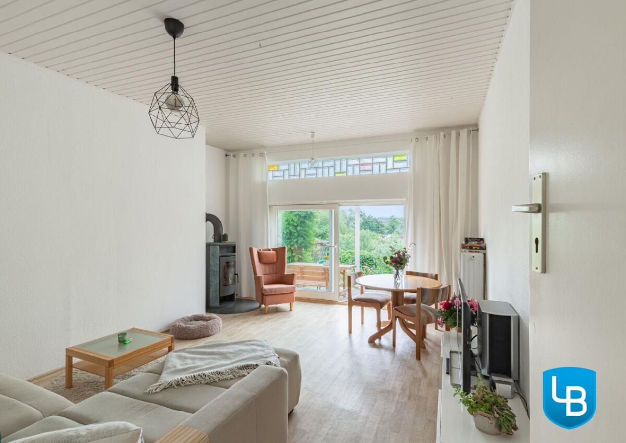 Wohn- und Essbereich mit Kamin