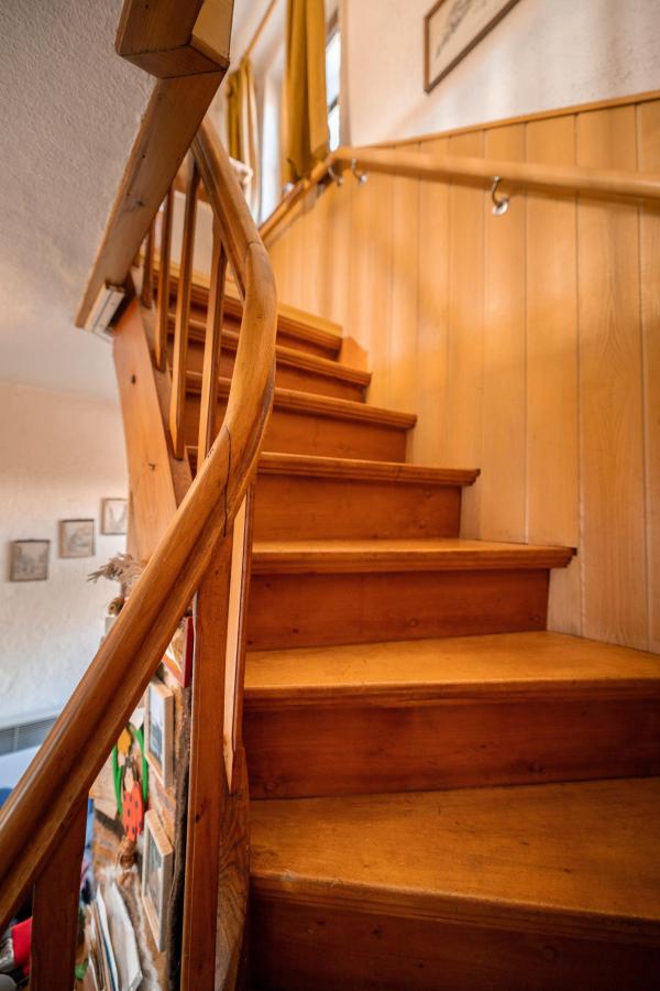 Massivholztreppe EG zu 1.OG