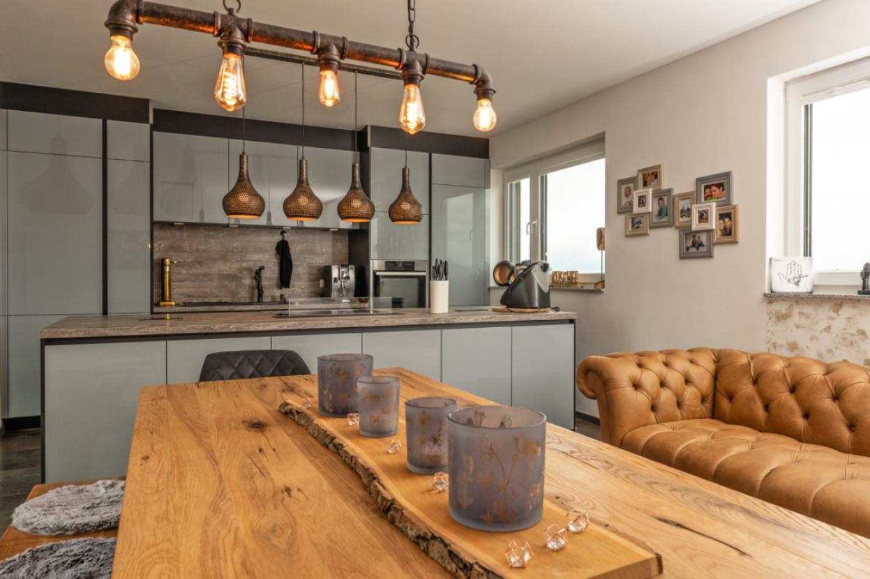 Esszimmer und Küche