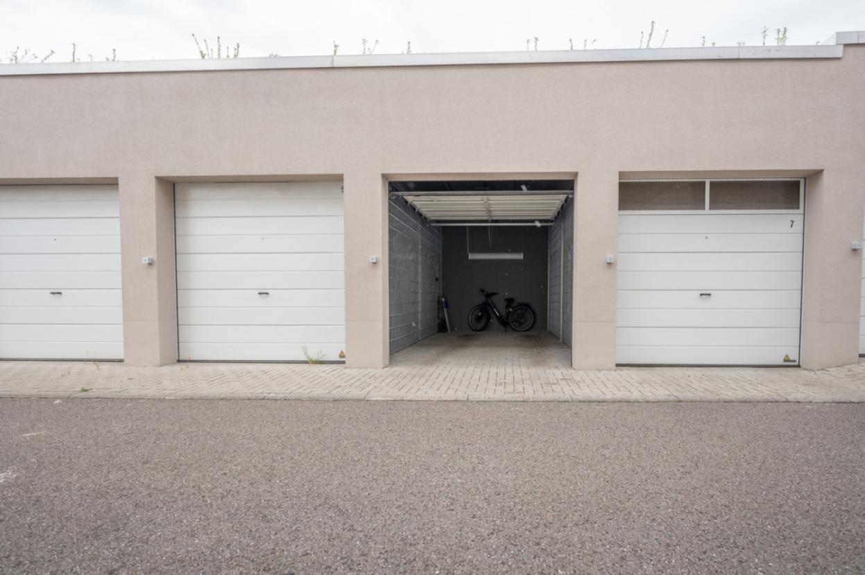 Garage m. elektr. Sektionaltor