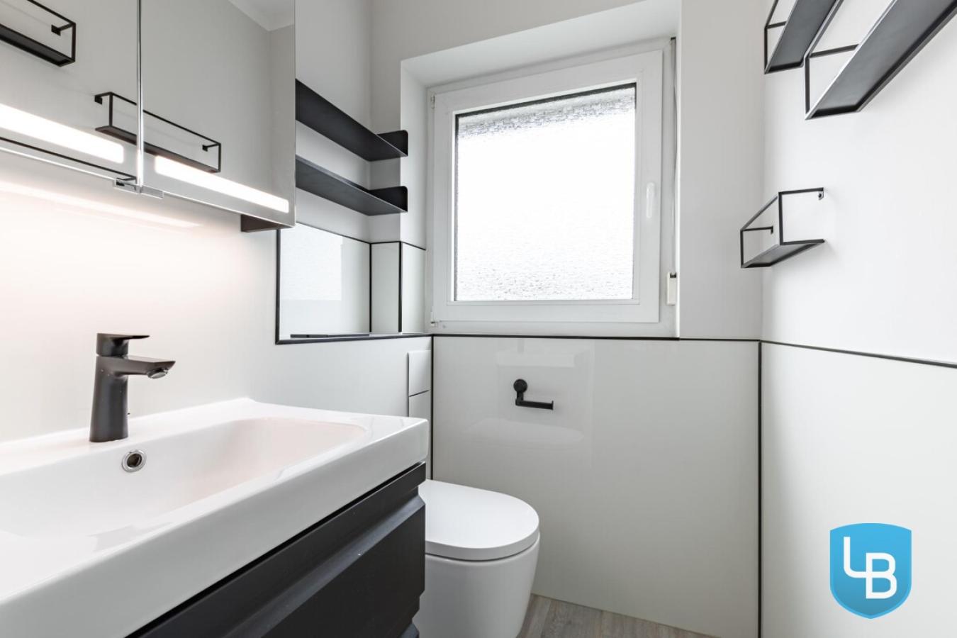 Modernes Badezimmer...