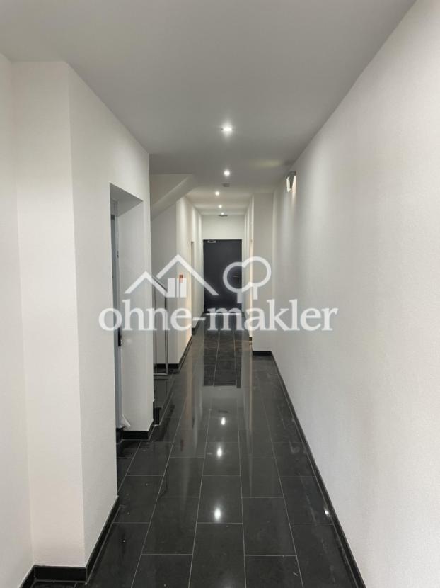 Flur EG Eingang zum Aufzug