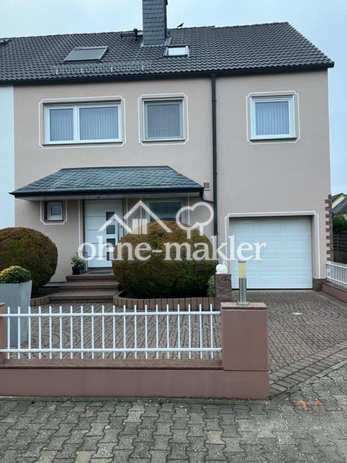 Haus vorne/Hubgarage/Stellpl.