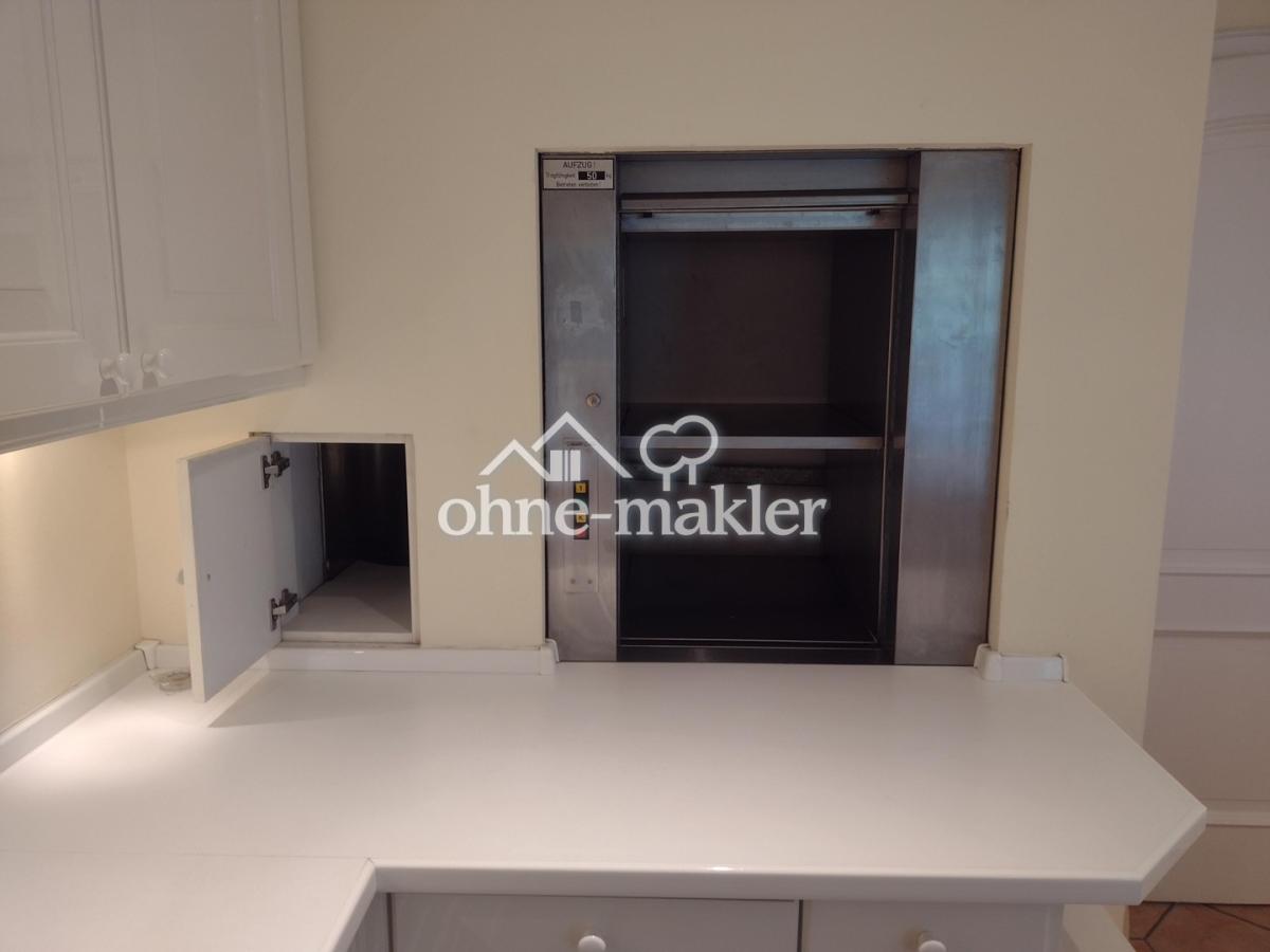 Aufzug und Wäscheabwurf