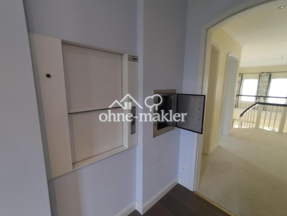 Aufzug und Wäschabwurf