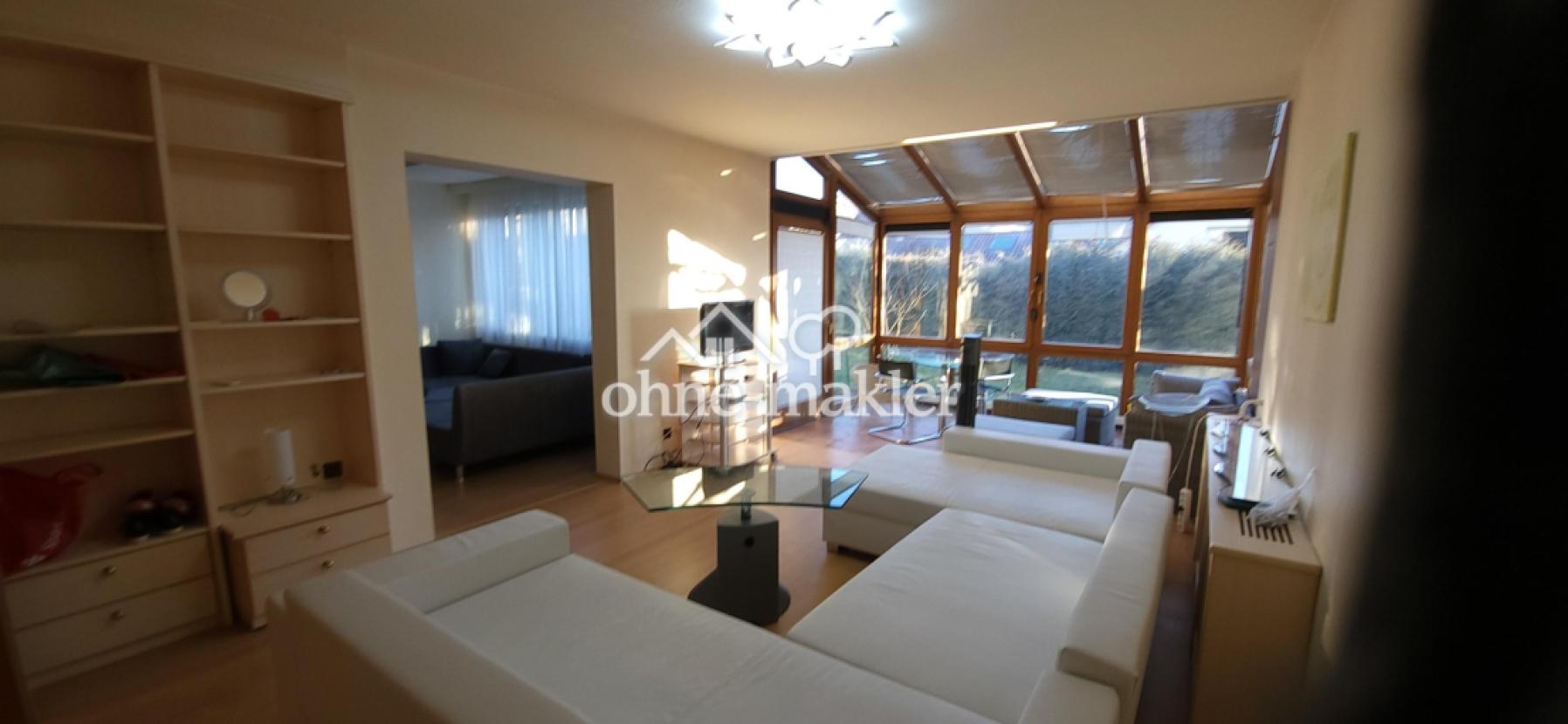 Wohnzimmer mit Wintergarten