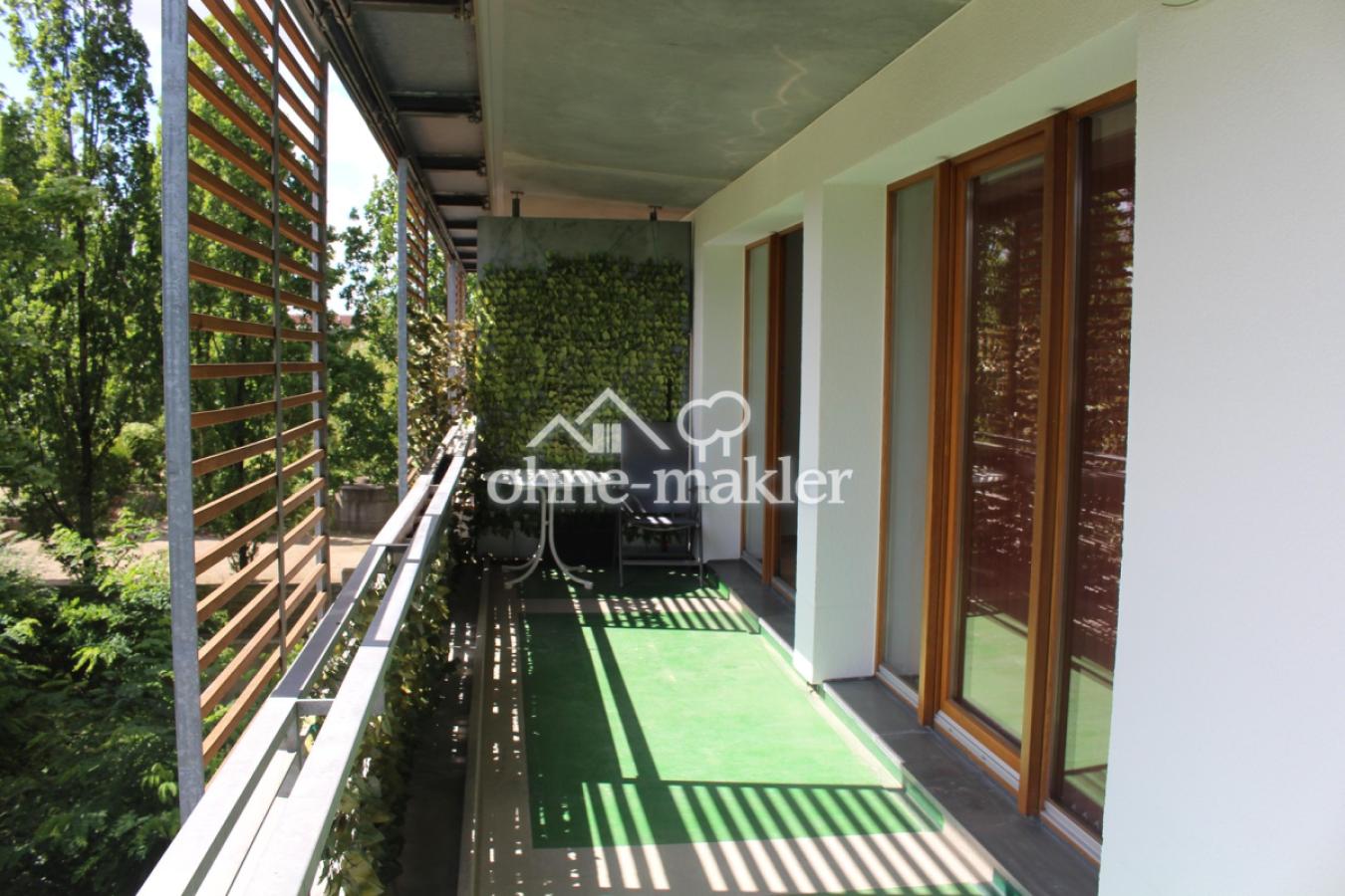 Außenbalkon mit Blick zum See