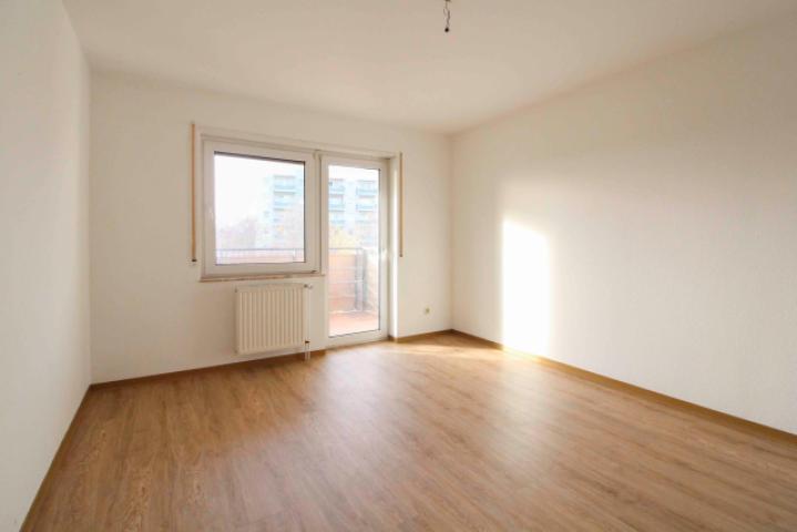 Schlafzimmer m. Balkonzugang