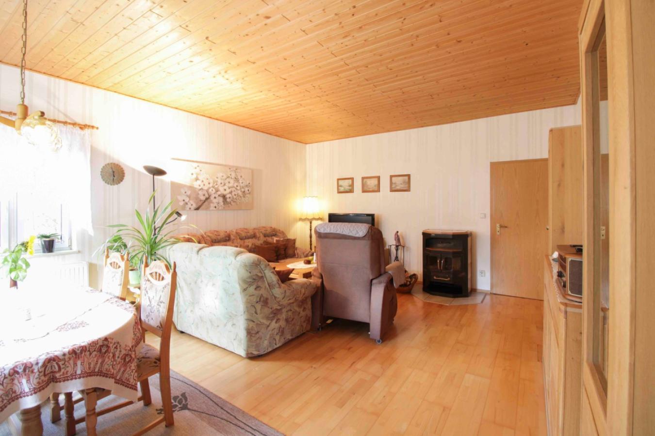 Wohnzimmer mit Essbereich