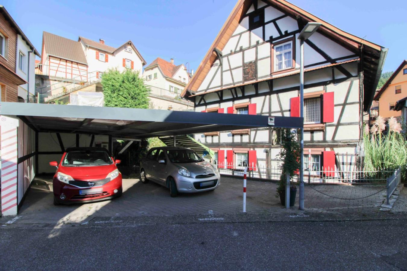 Carport + Haus Vorderansicht