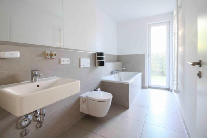 Tageslicthbadezimmer mit Wanne