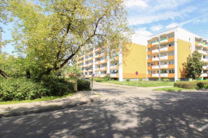 Kreuzung bei dem Grundstück