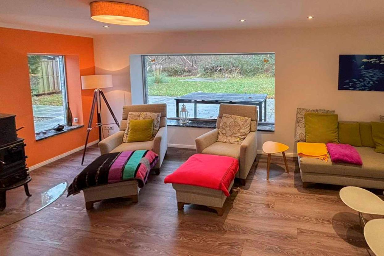 Wohnzimmer mit Kaminofen