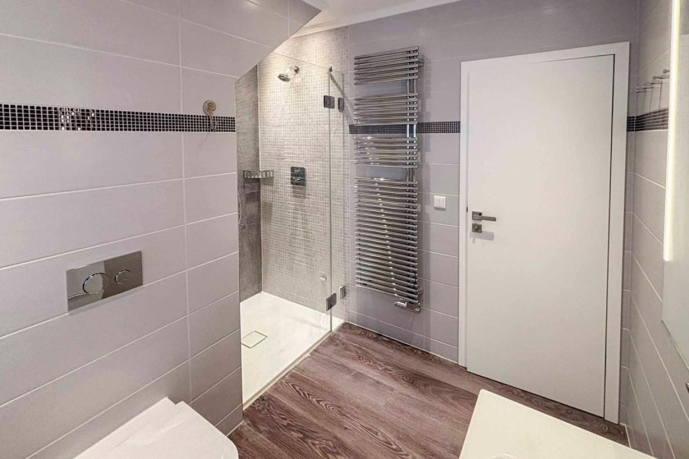 hochwertiges Badezimmer