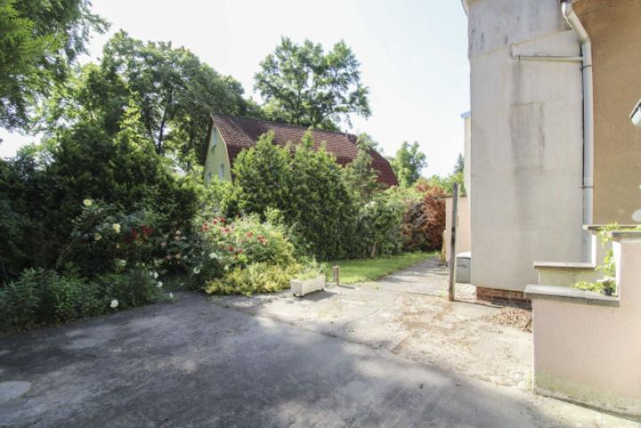 Terrasse hinter dem Haus