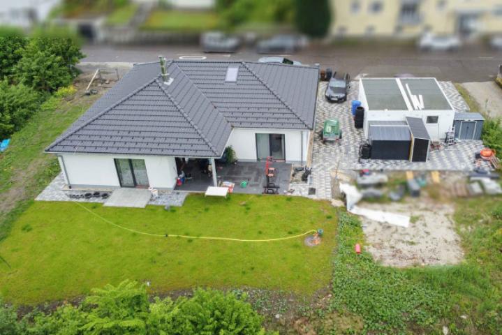 Außenansicht mit Garten