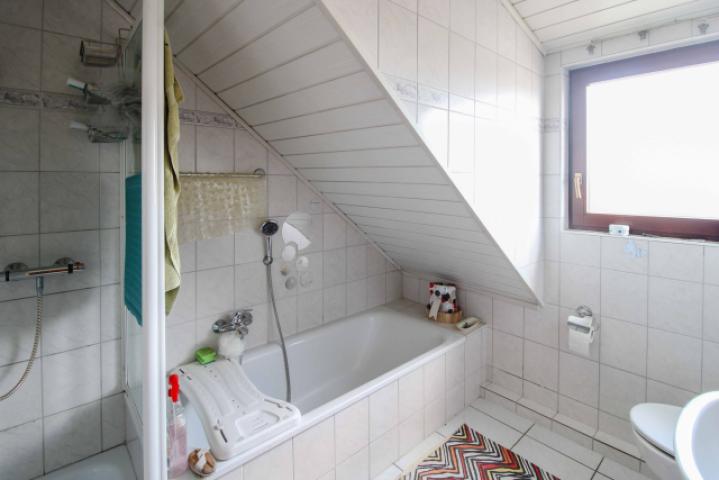 Tageslichtbadezimmer 1.OG