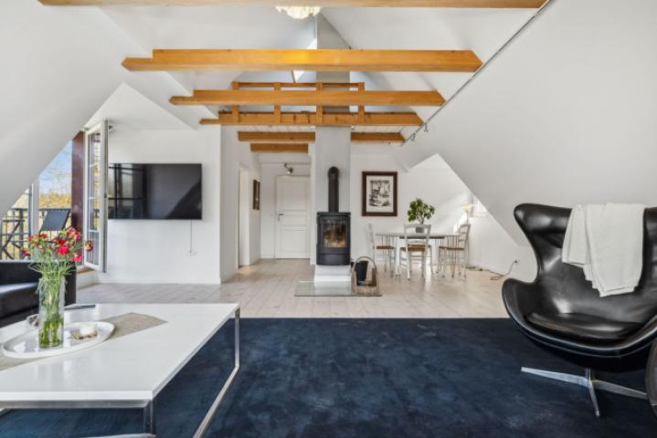 Wohnbereich mit Kaminofen Hauptgebäude