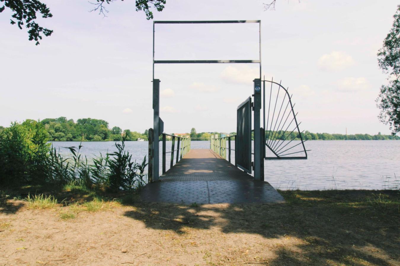 Öffentlicher Steg vom Ufer