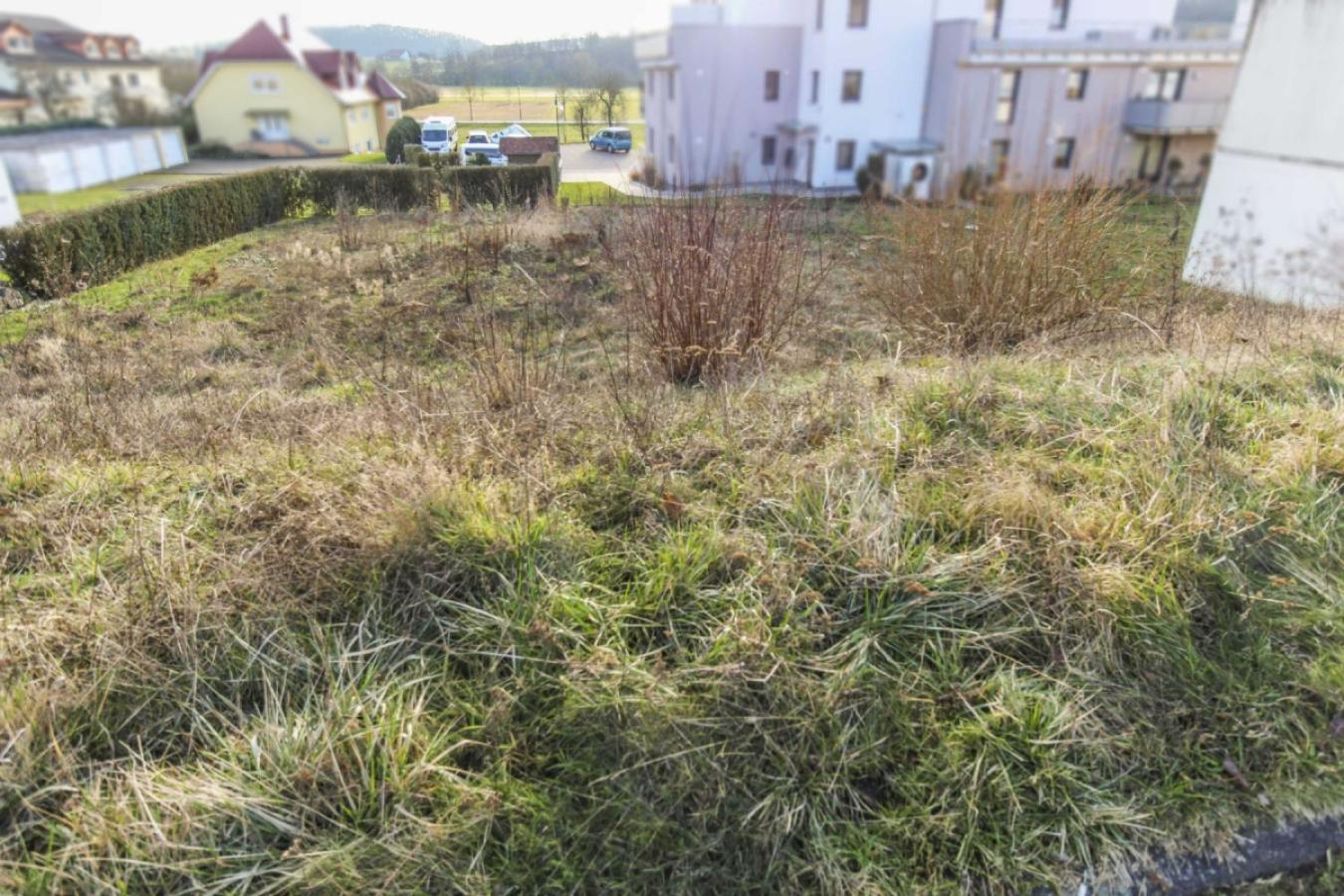 Grundsück Straßenseite