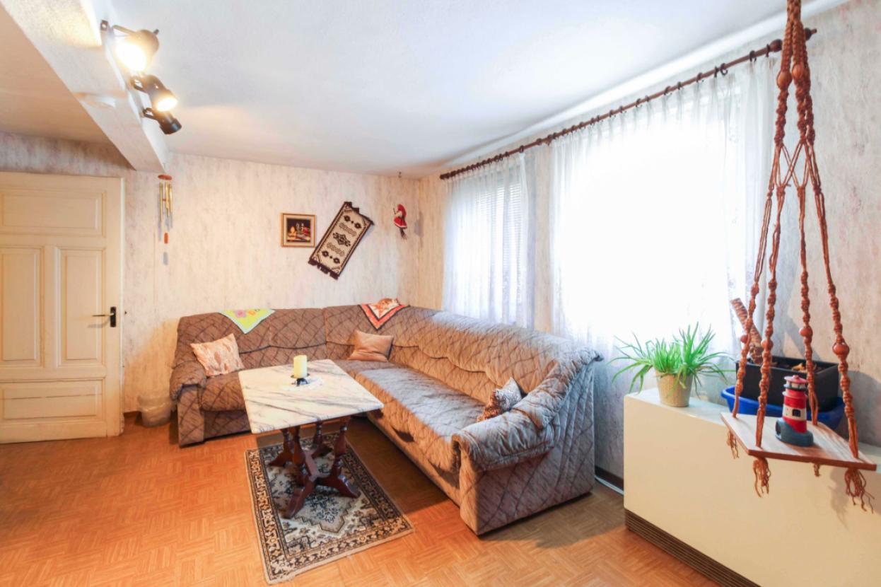 Wohn- Schlafzimmer DG