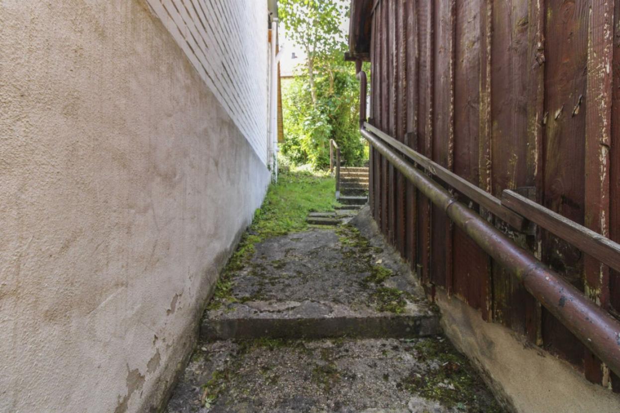 Treppenaufgang zum Grundstück