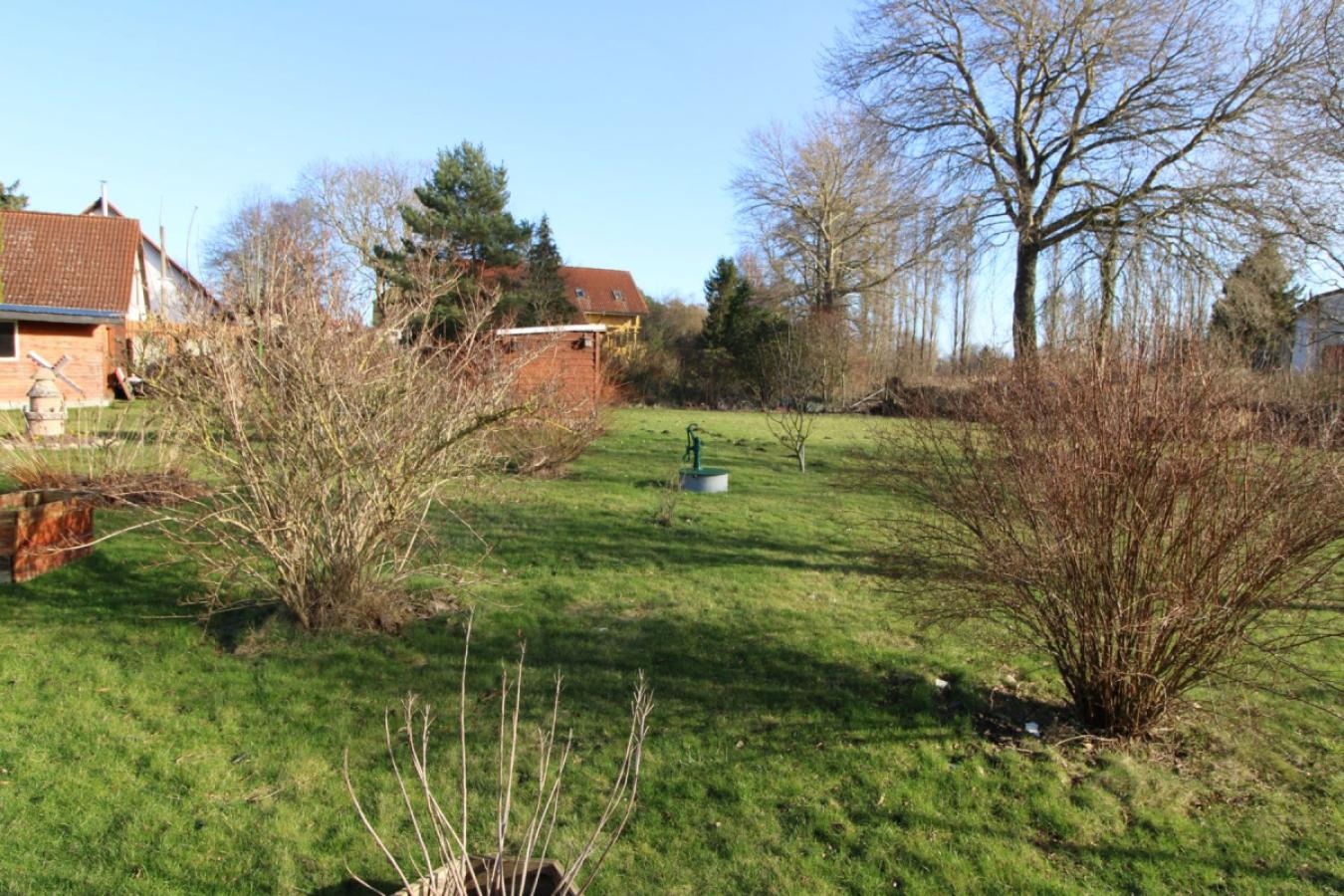 Grundstück mit Schuppen